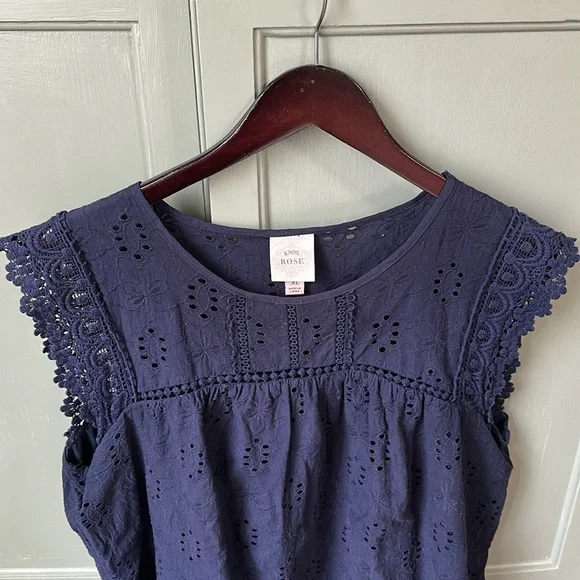 Lace detailed blouse - Picture 5 of 6